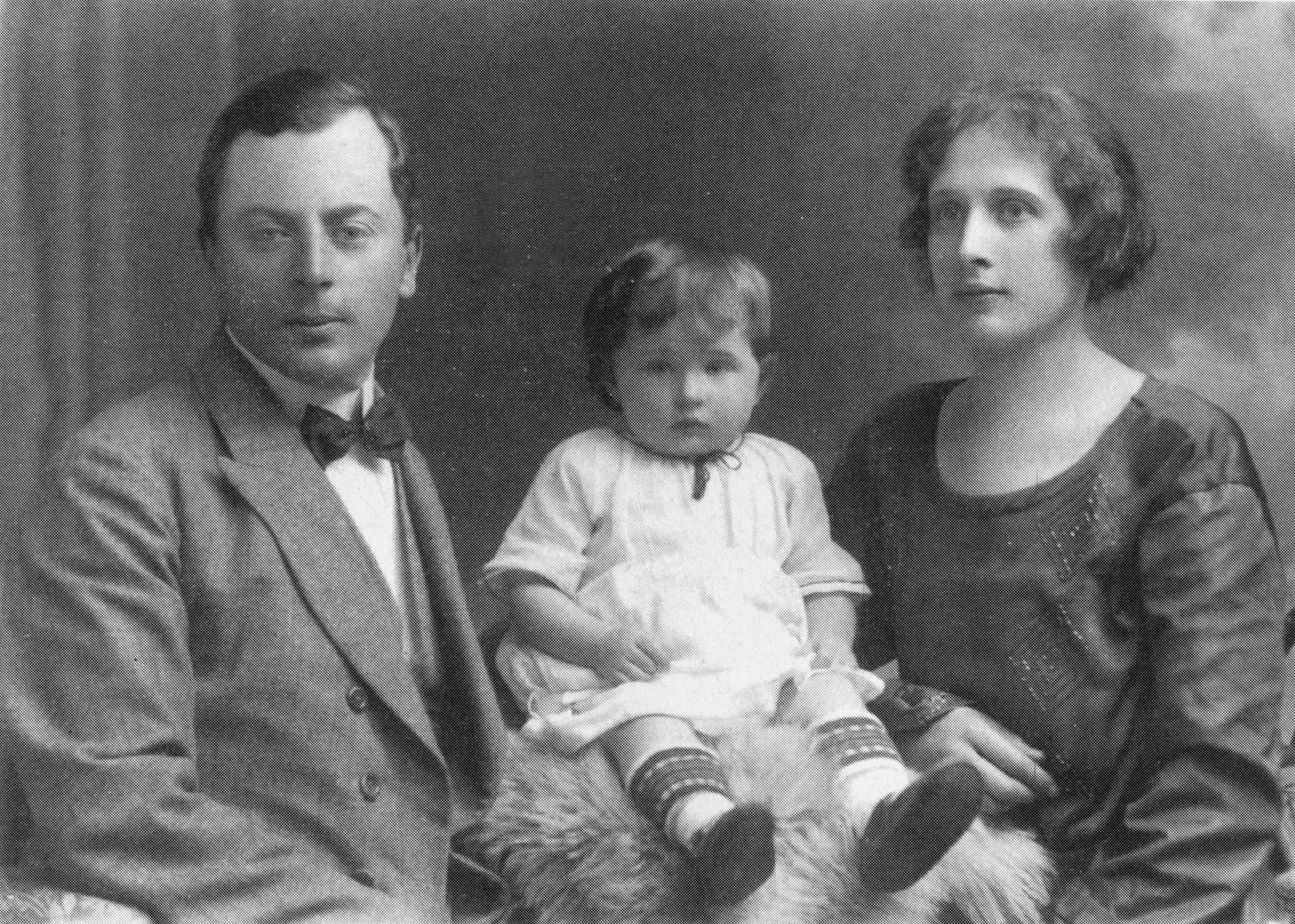 12+_1924Петро Франко з дружиною ольгою та дочкою Вірою, 1924