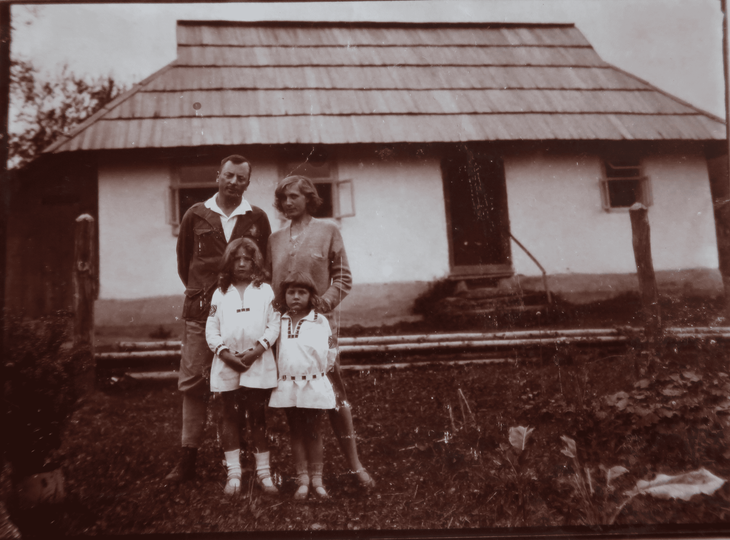 15_Петро і Ольга з дівчатами