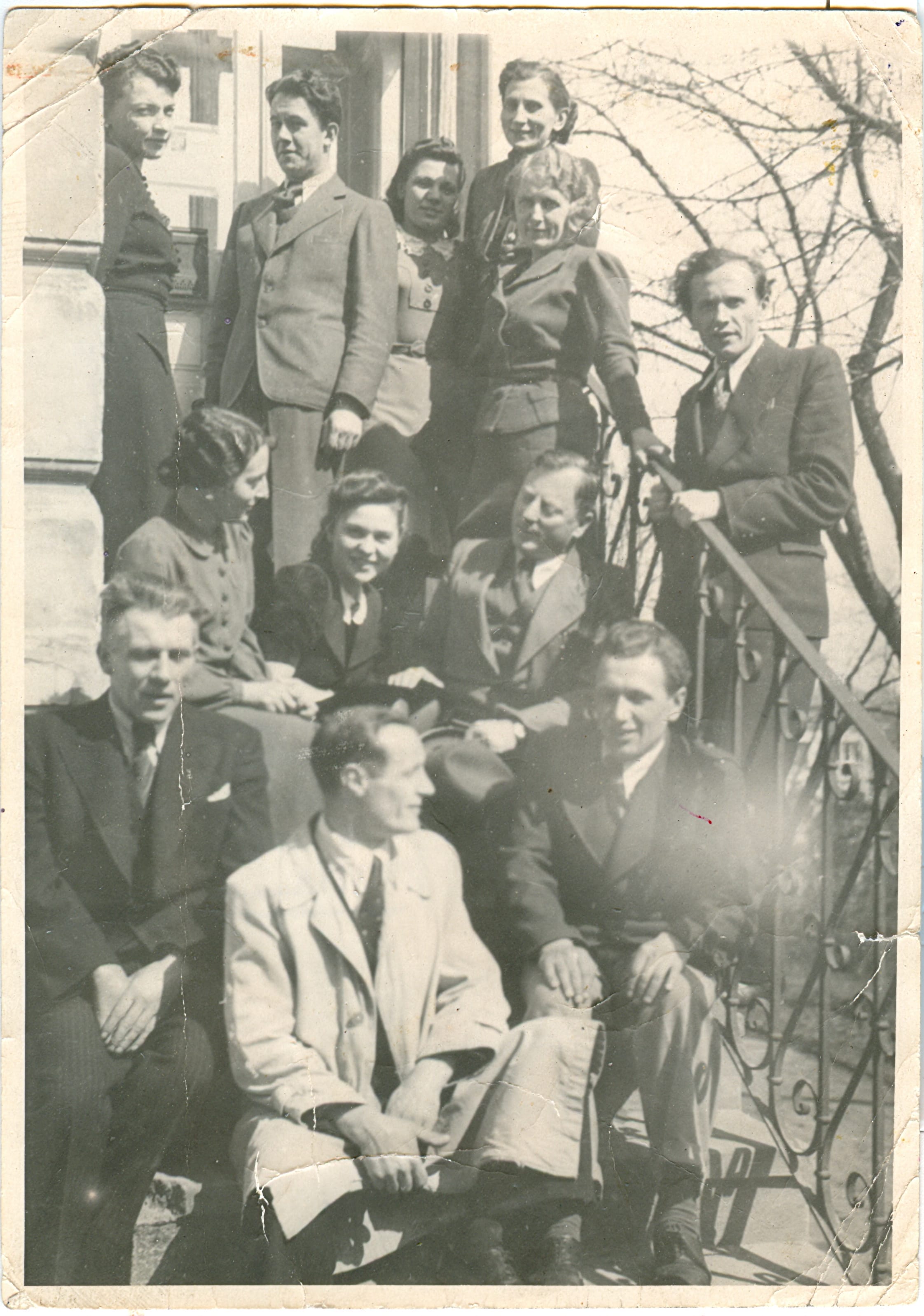 1941_01_2858 ор. Петро Франка з працівниками музею