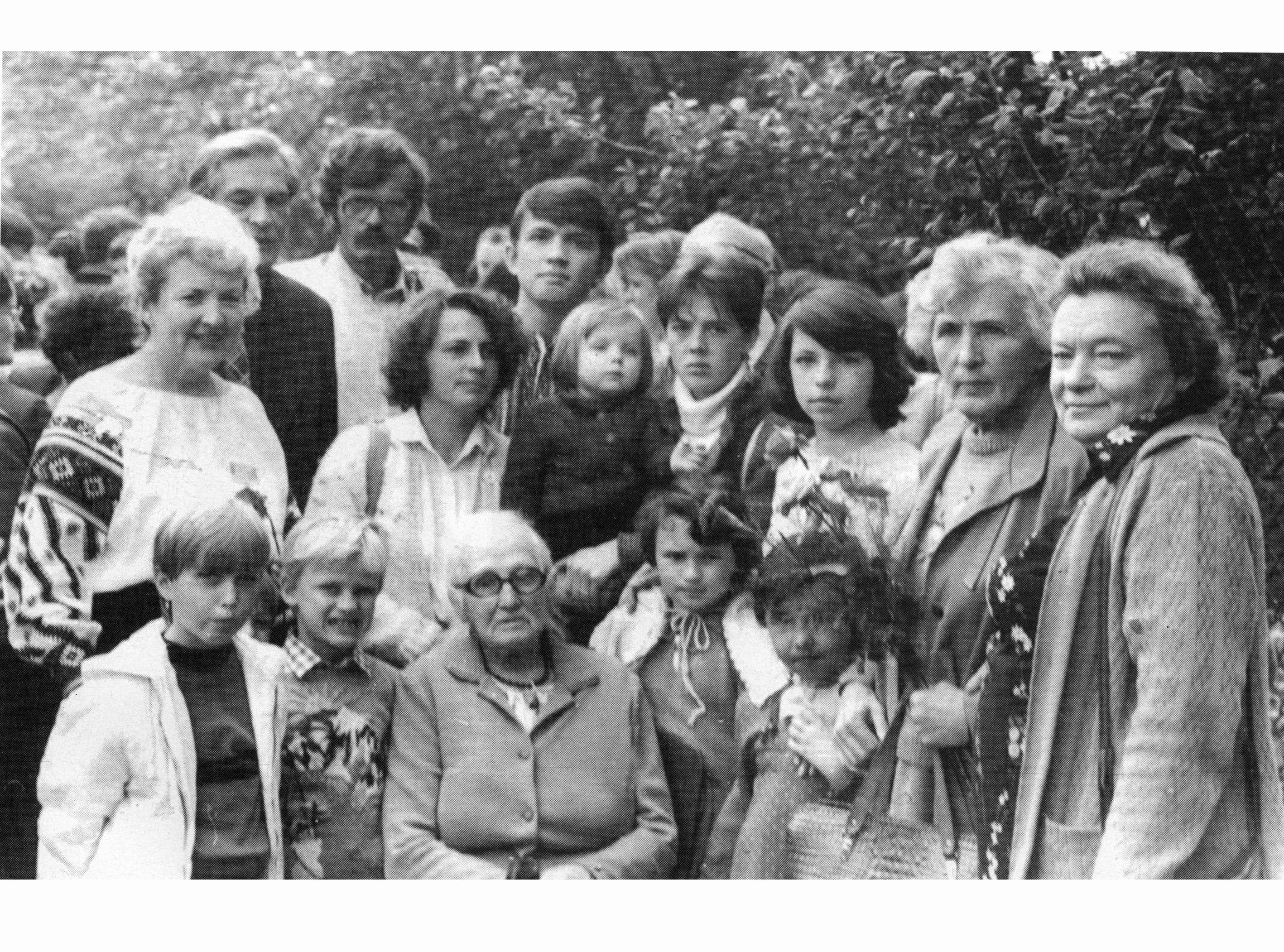Невістка І.Франка ольга зі своєю родиною у Нагуєвичах, 1981